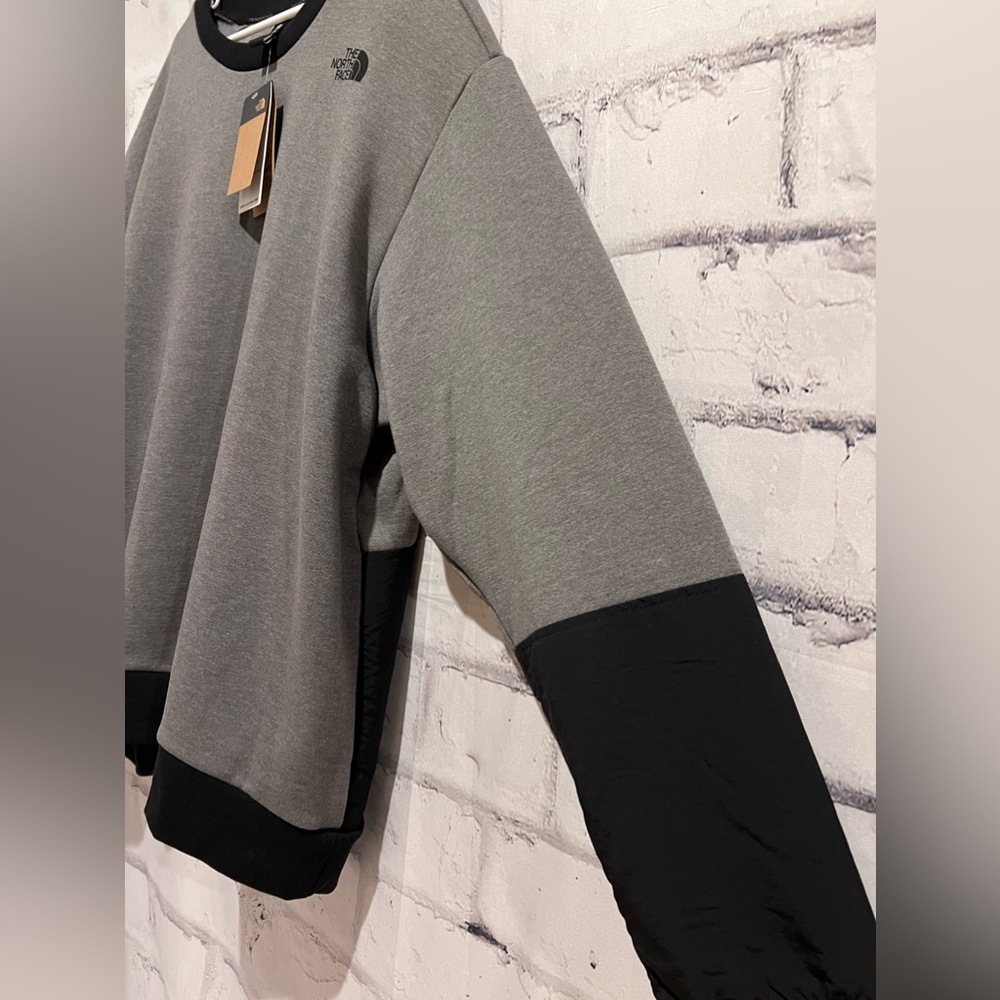 The North Face Graphic Long Sleeve Crew Neck Sweater - Picture 4 of 11